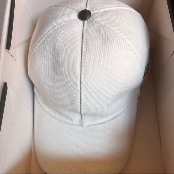 GUCCI WHITE GG HAT W/BOX - Picture 15 of 16